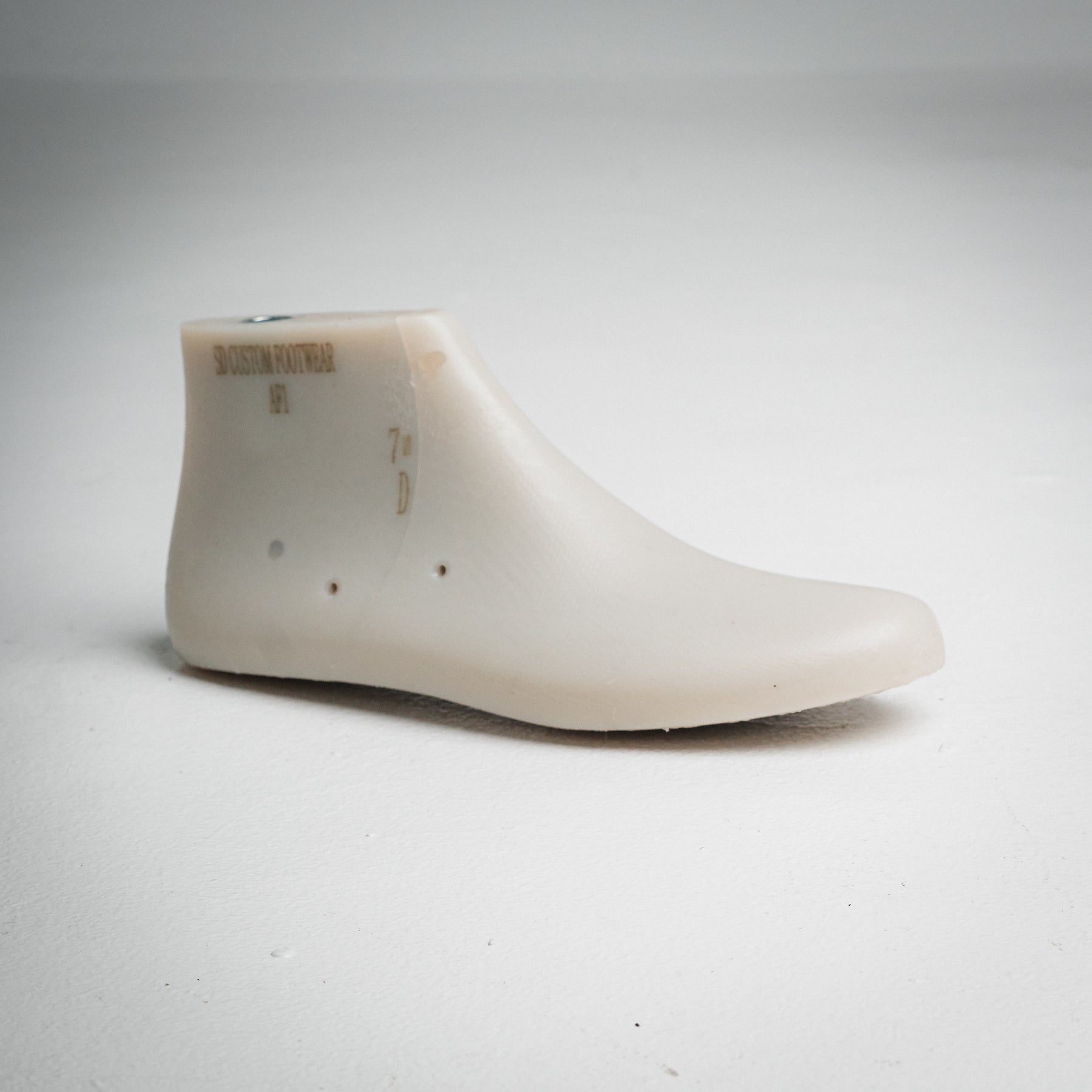 Chuck Last (Tendo Hinge)