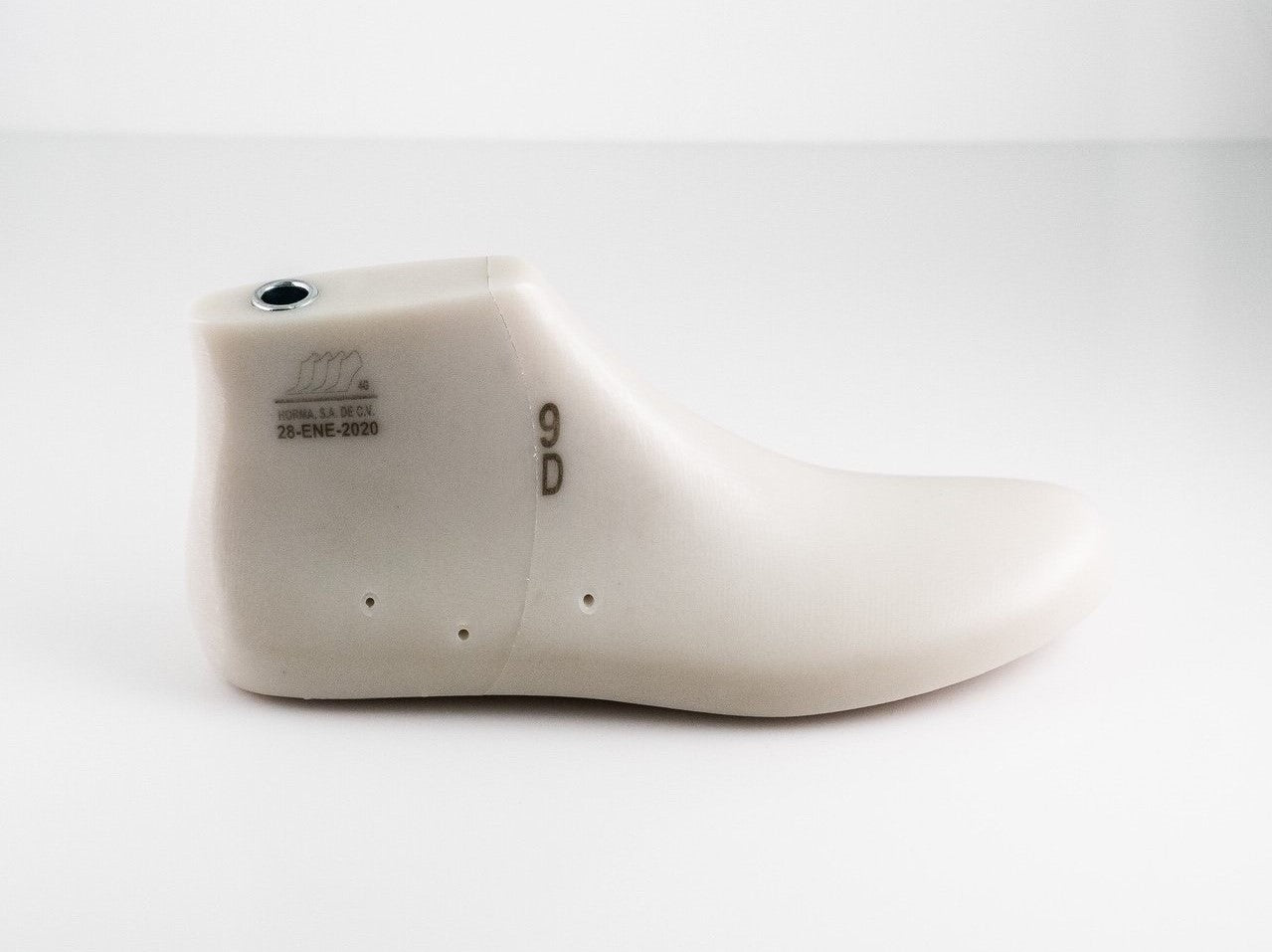 Chuck Last (Tendo Hinge)